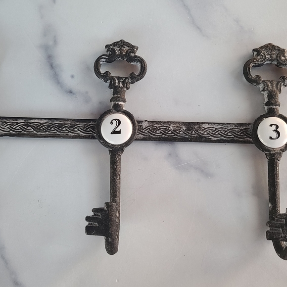 Ornate 3 Hook Wall Mount - Picture 10 of 10